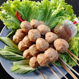 ลูกชิ้นปิ้งย่างน้ำจิ้มโบราณ