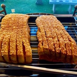 หมูกรอบทานเล่นฉ่ำๆ ถ.นิตโย ซ.ราษฎร์บำรุง
