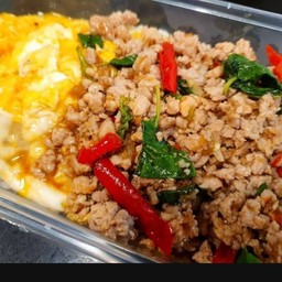 ข้าวไข่ข้นกระเพราหมูสับ