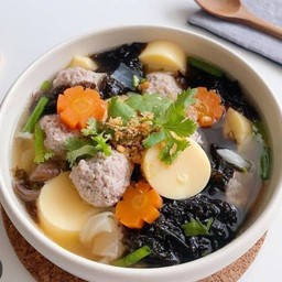 แกงจืดเต้าหู้หมูสับสาหร่าย