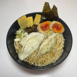 โชยุราเมน เกี๊ยวซ่า