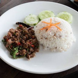 ข้าวกะเพราหมูสับ ไข่ดาว