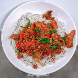 เนื้อหนังไส้ กะเพราราดข้าว