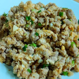 ไข่คั่วหมูสับราดข้าว