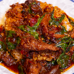 กะเพราขาหมู กับข้าว