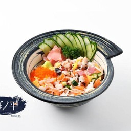 ข้าวหน้าปลาดิบหั่นเต๋า