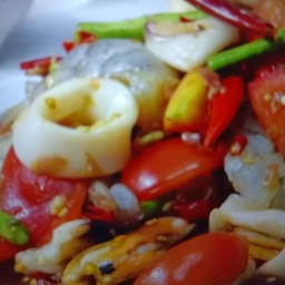 เกาเหลาปลาหมึกกุ้งสด