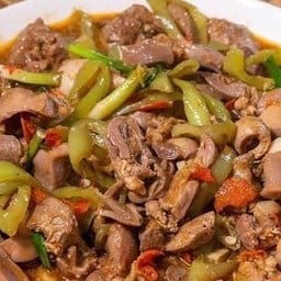 ผัดพริกหยวกเครื่องในไก่