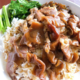 เนื้อหนังใส้ ราดข้าว