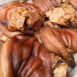 ขาหมูทั้งน่อง