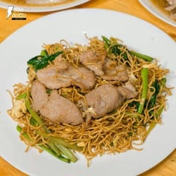 หมี่กรอบผัดซีอิ๊วใส่ไข่