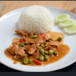 ข้าวพะแนงหมู