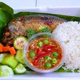 ข้าวน้ำพริกกะปิปลาทูชะอมทอด