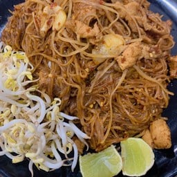 กิ๋นเดิ้ง กระเพราแซ่บ