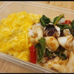 ข้าวไข่ข้นกระเพรารวมมิตร
