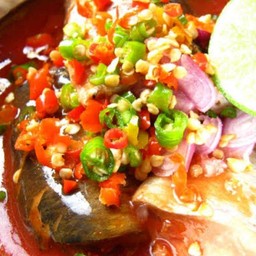 ยำปลากระป๋อง(กับข้าว)