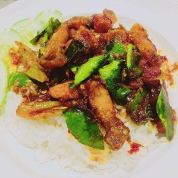 ข้าวราดผัดพริกแกง