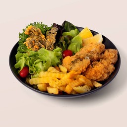 สลัดปลาทอดและมันฝรั่ง