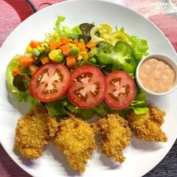 สลัดปลาทอด