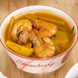 แกงส้มกุ้งผักรวม