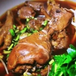 ก๋วยเตี๋ยวไก่มะระ ตลาดลาดสวาย (โต้รุ่ง)