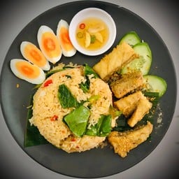 ข้าวผัดน้ำพริกปลากะพง ( ไม่รวมไข่ )