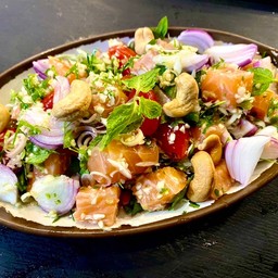 ยำแซลมอนจานใหญ่