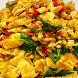 ข้าวราดกระเพราไข่เจียว