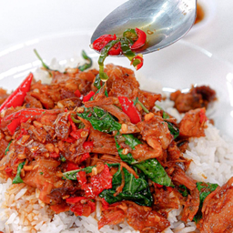 ข้าวกะเพราขาหมู