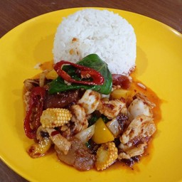 ผัดพริกแกง ราดข้าว