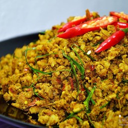 คั่วกลิ้งไก่พริกแกงใต้ราดข้าว