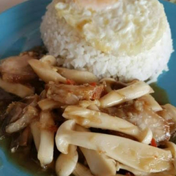 ผัดเห็ดน้ำมันหอยกุ้งราดข้าว