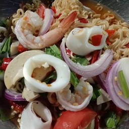 อิคคิวซัง ส้มตำยำ2หอย