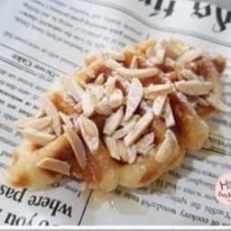 ครอฟเฟิลคาราเมลอัลมอนด์