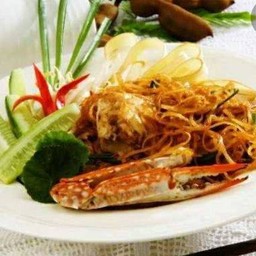 ขนมจีนน้ำยาปู ตลาดสามชุก 100 ปี และอาหารมังสวิรัติ