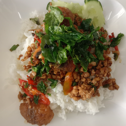 กะเพราไข่เยี่ยวม้า