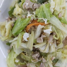 กะหล่ำปลีผัดไข่ใส่หมูไม่ใส่พริก