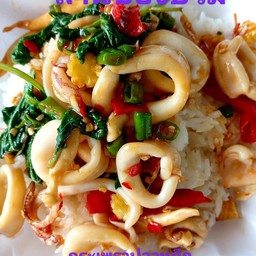 ข้าวผัดกะเพราปลาหมึก