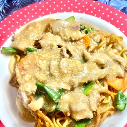 ราดหน้าหมี่กรอบ