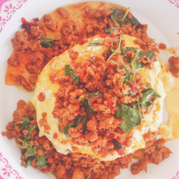 ข้าวไข่ข้นกะเพราหมูสับ