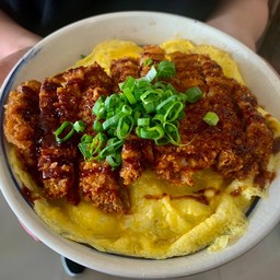 ข้าวหน้าหมูทอดไข่ข้น