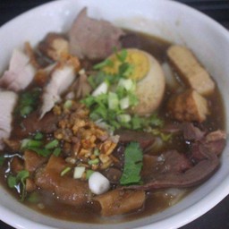 ก๋วยจั๊บพะโล้