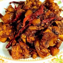 พัดพริกแกงขาหมูตุ๋น ราดข้าว