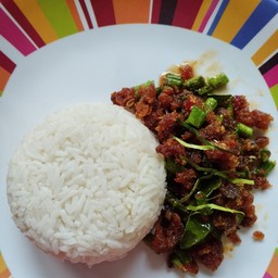 ปลาดุกผัดพริกขิง ราดข้าว