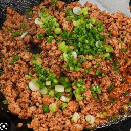 พัดพริกเผาหมูสับ ราดข้าว