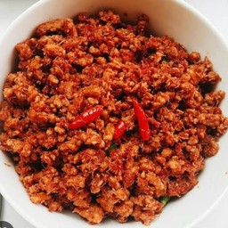 พัดพริกแกงหมูสับ ราดข้าว