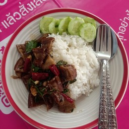 ข้าวกะเพราไส้อ่อนหมูอบถัง(พริกแห้ง)