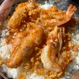 ข้าวกุ้งทอดกระเทียม