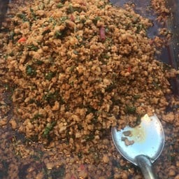 กะเพรา ม.มิ้น 25 หน้าร้านเดอะฟาร์ม ซุปเปอร์มาร์เก็ต