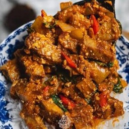 พัดพริกเผาขาหมูตุ๋น ราดข้าว